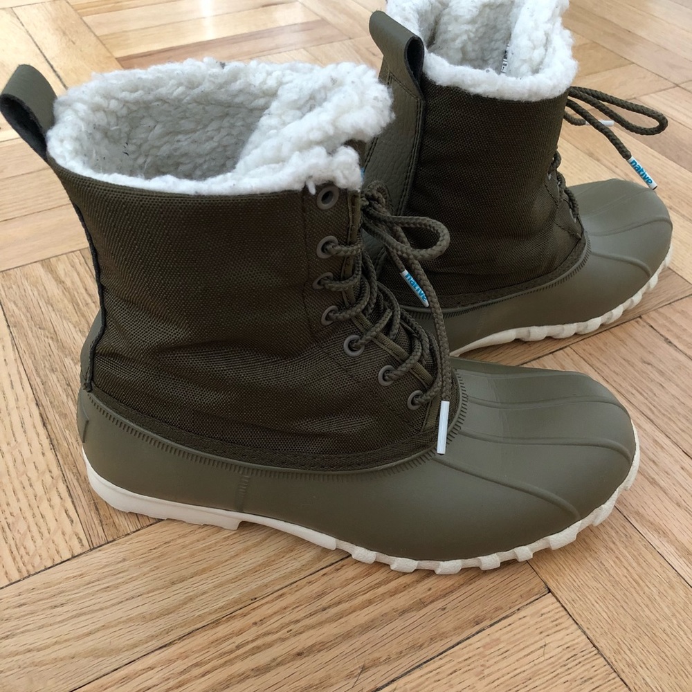 Native Duck Boots, shearling lined US size 7